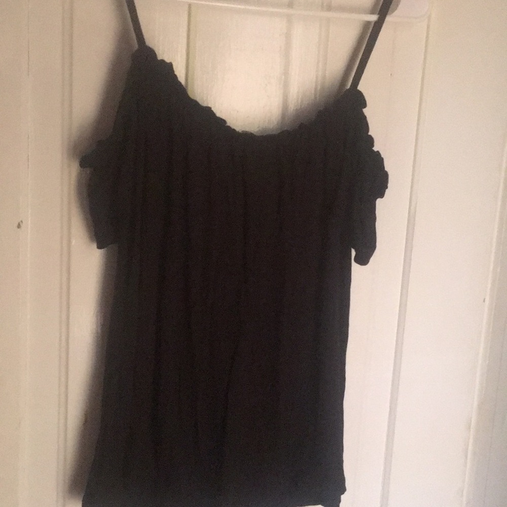 OFF THE SHOULDER BLACK TOP